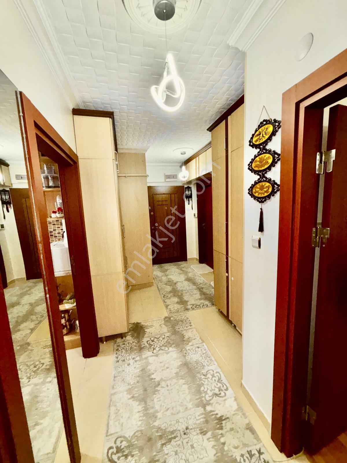 Yılmaz Gayrımenkulden Satılık 3+1 Geniş Daire 3 Kat 130 Metre Net Köşe Başı Daire - Görsel 14