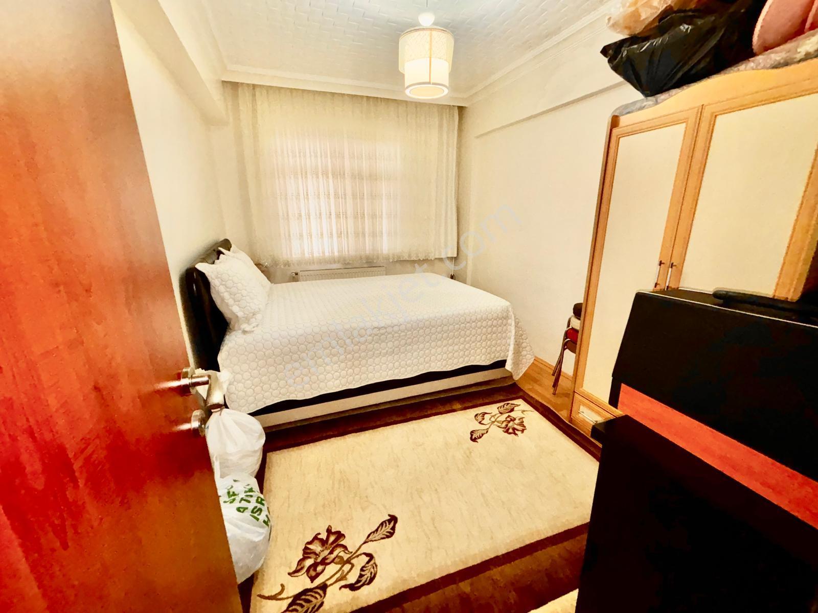Yılmaz Gayrımenkulden Satılık 3+1 Geniş Daire 3 Kat 130 Metre Net Köşe Başı Daire - Görsel 3