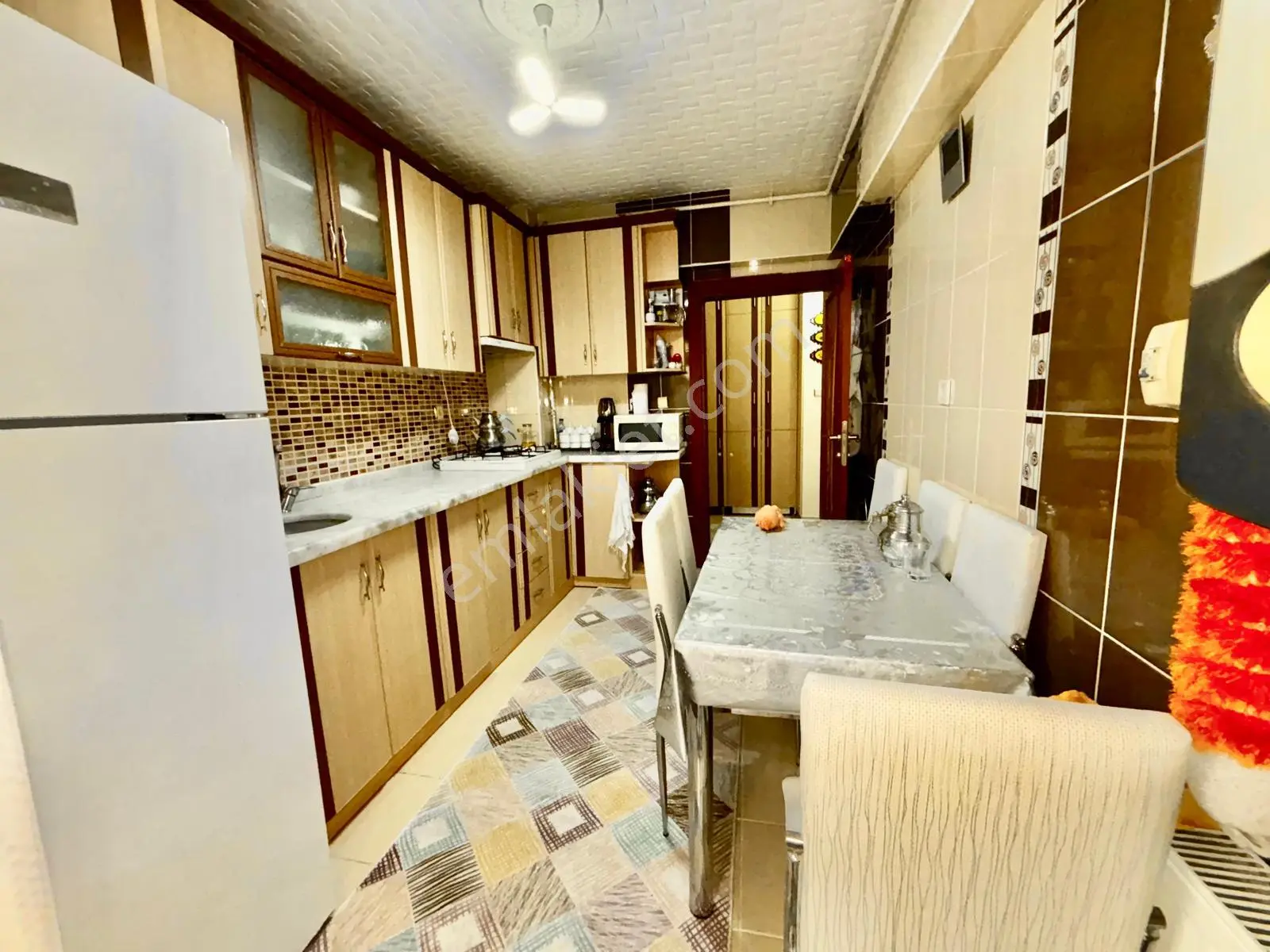 Yılmaz Gayrımenkulden Satılık 3+1 Geniş Daire 3 Kat 130 Metre Net Köşe Başı Daire
