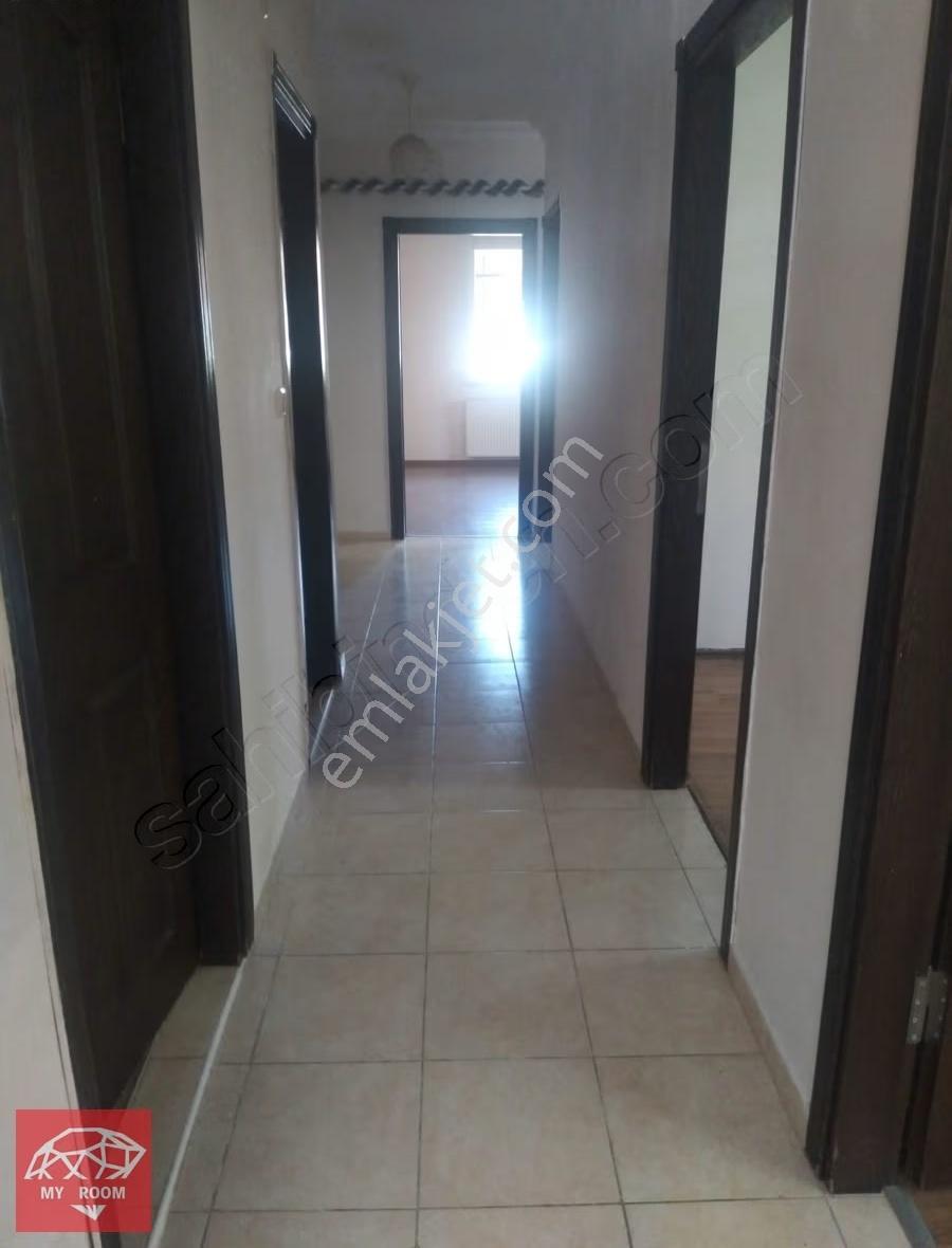 Ümraniye Parseller Mahallesinde 3+1 Kiralık Daire - Görsel 2