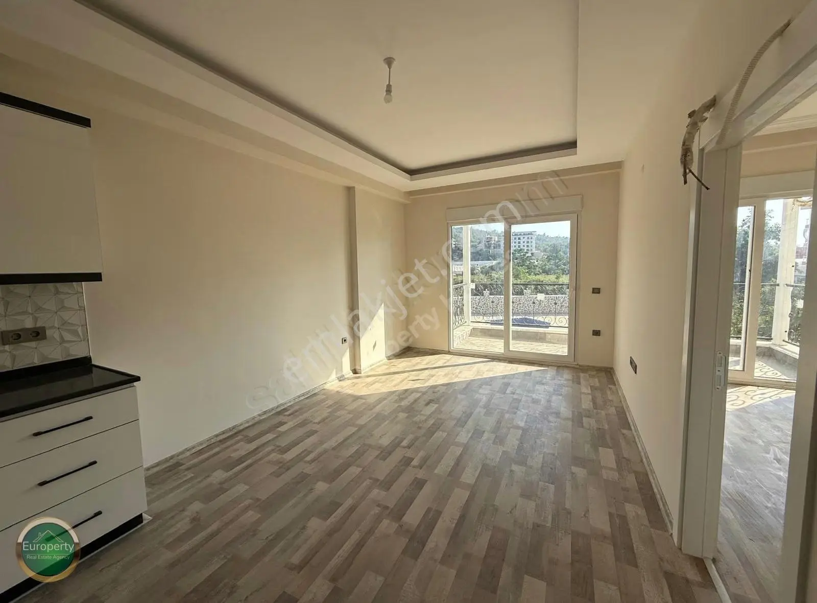 Alanya Demirtaş'ta Site İçerisinde 1+1 Boş Daire - Görsel 3