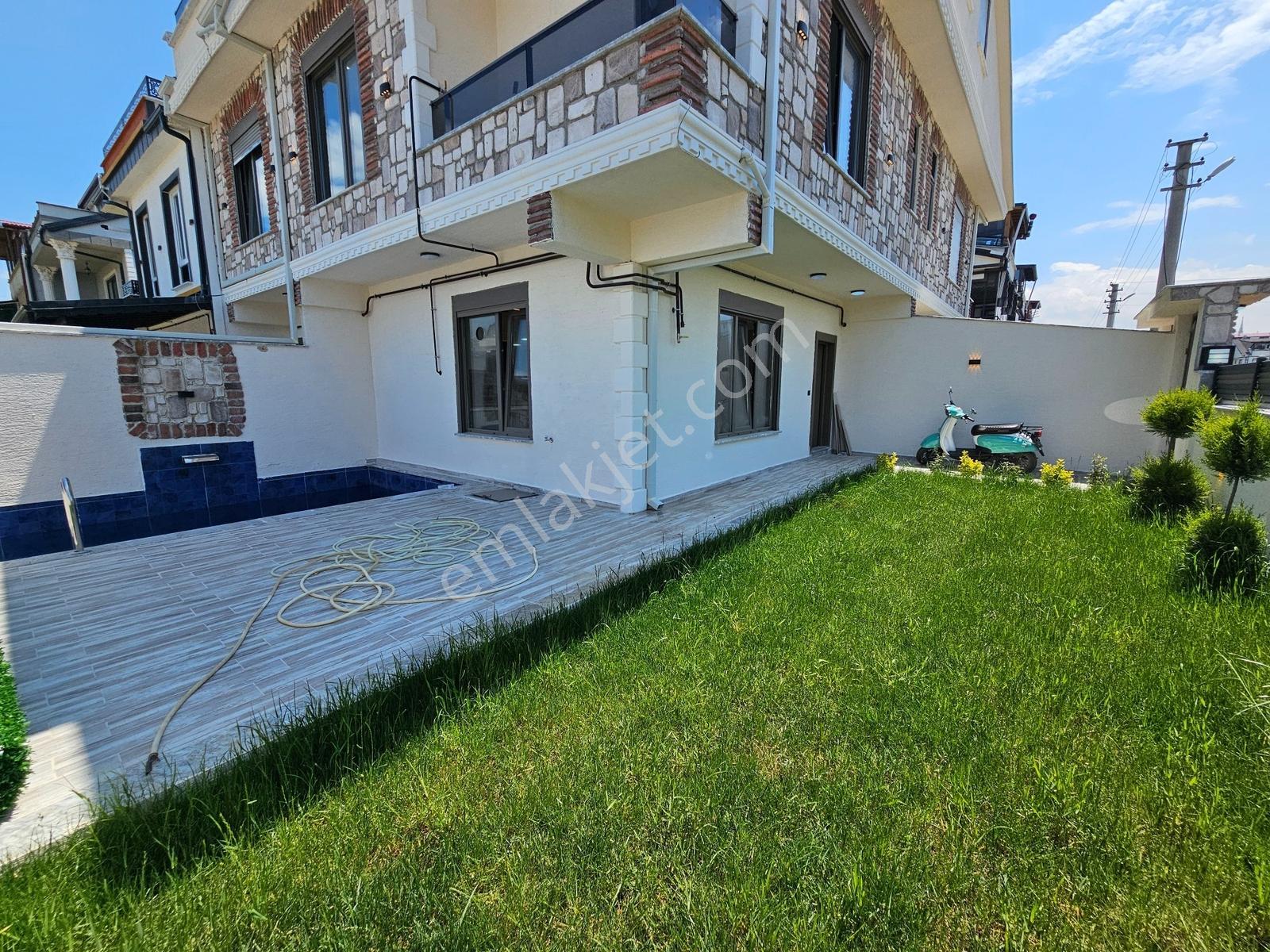 Deniz'den 3+1 Havuzlu, Geniş Bahçeli ,deniz Manzaralı Lüks Villa - Görsel 11