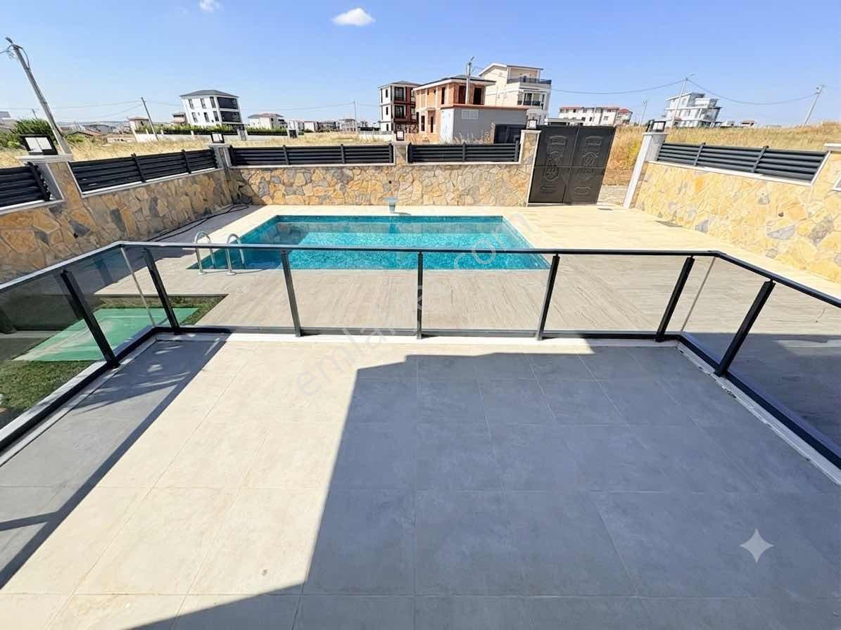 300m2 Arsa İçinde Havuzlu İskanlı Peyzajlı 4+1 Müstakil Villa - Görsel 4