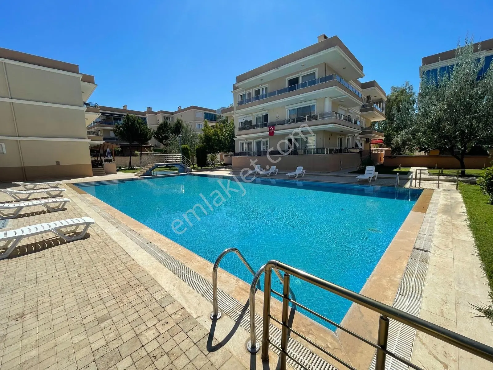 Yeni Foça Merkez Eftelya Sitesi Geniş Tip Ara Kat 3+1 Kiralık - Görsel 4