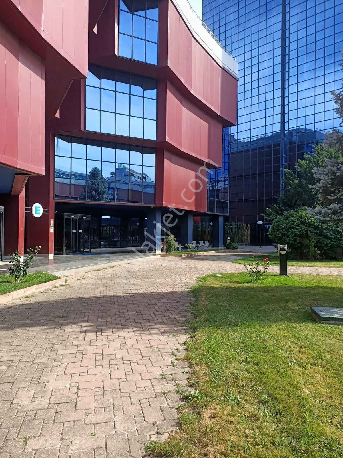 Osmangazi Buttim İş Merz B Blok Kat 5 De Satılık İyi Konum Ofis