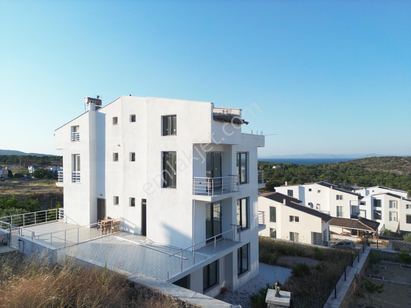 Karaburun Mordoğanda Deniz Manzaralı İskanlı Villa - Görsel 9