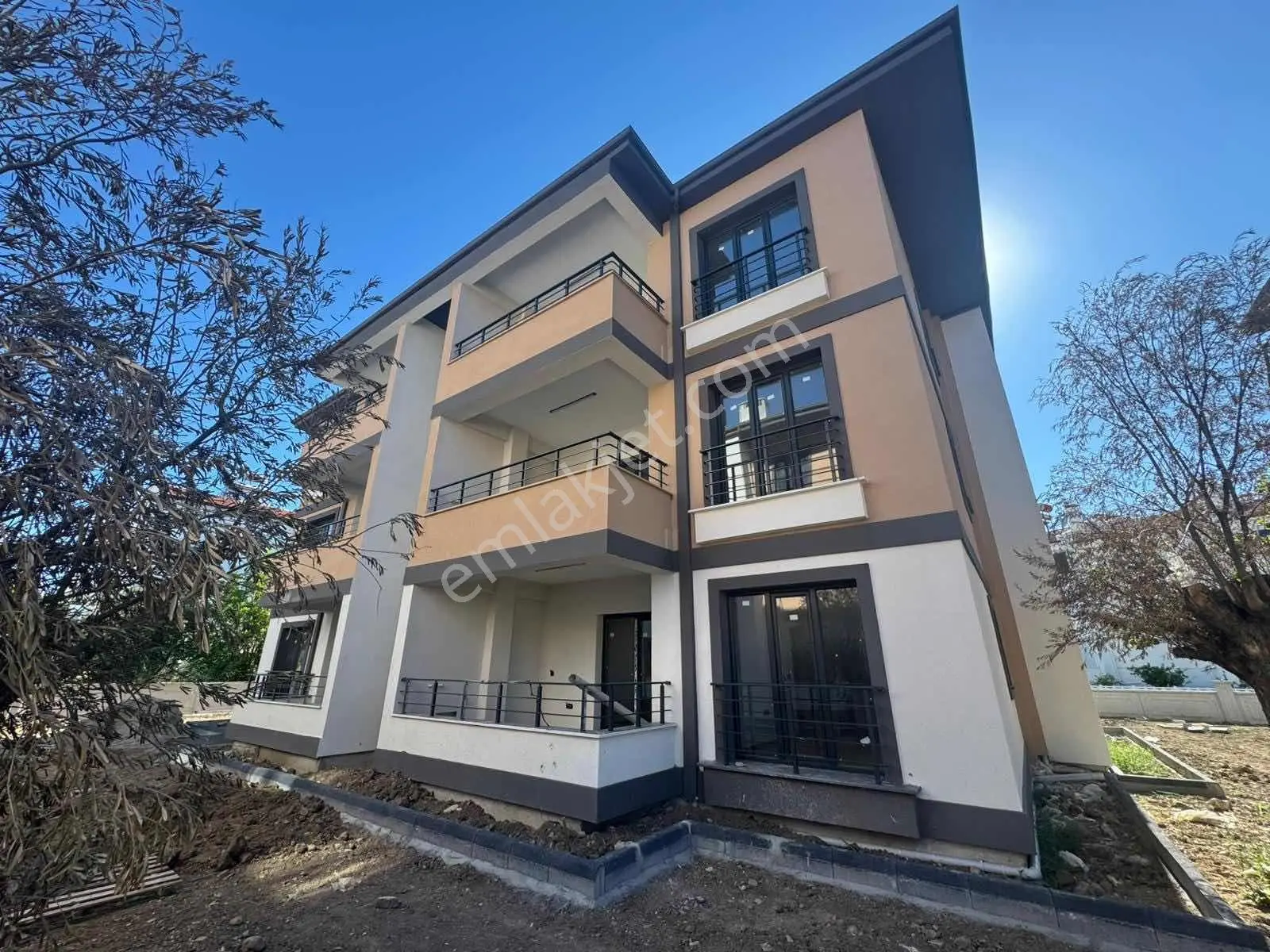 Güçlü Kardeşler Denize 200 Metre Özellikli Site Lüks 2+1 Daire - Görsel 32