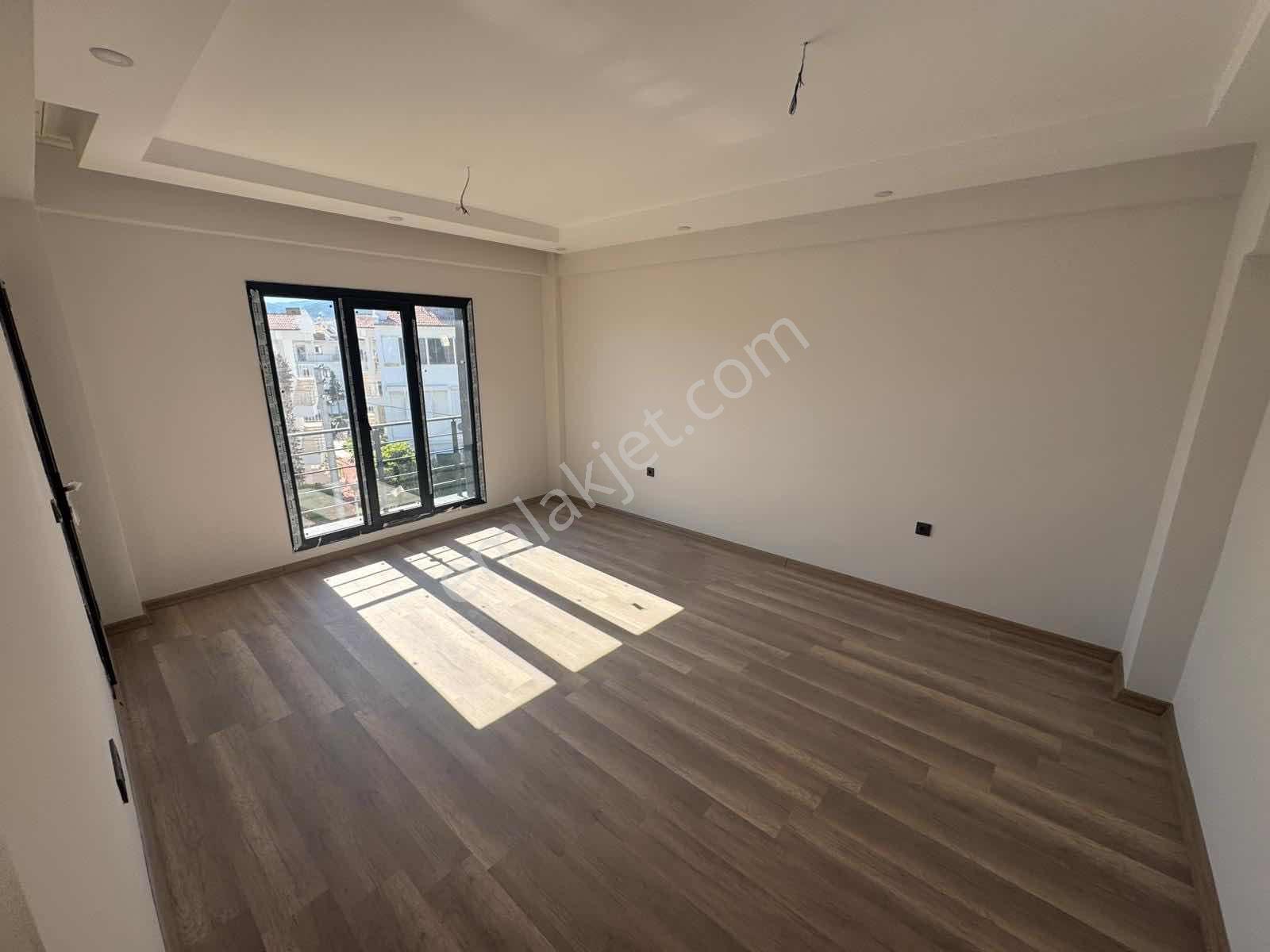 Güçlü Kardeşler Denize 200 Metre Özellikli Site Lüks 2+1 Daire - Görsel 13