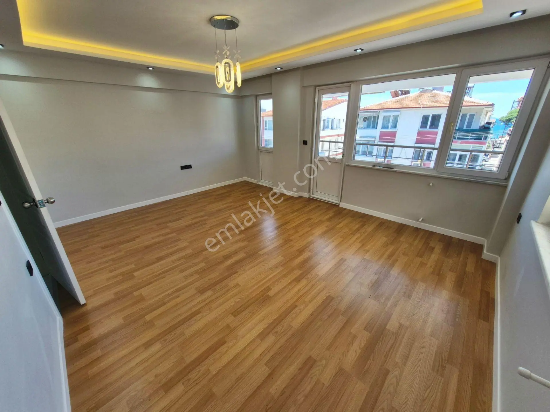 Aktif'ten Akçay Merkez'de Satılık Deniz Manzaralı Ayrı Mutfaklı Lüx 2+1 Daire - Görsel 2