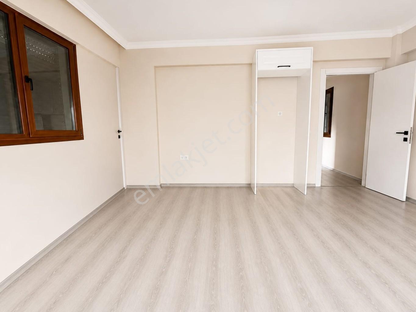 Foça Yenibağarası Mah. Kiralık 2+1 Bahçe Katı Daire - Görsel 2