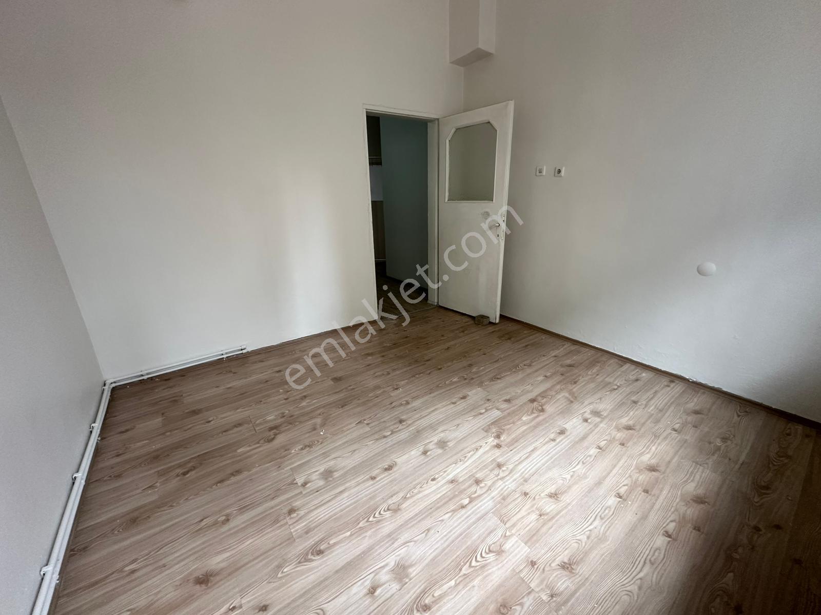 Yunus Emre Mahallesinde Giriş Katı 2+1 Kiralık Daire - Görsel 15