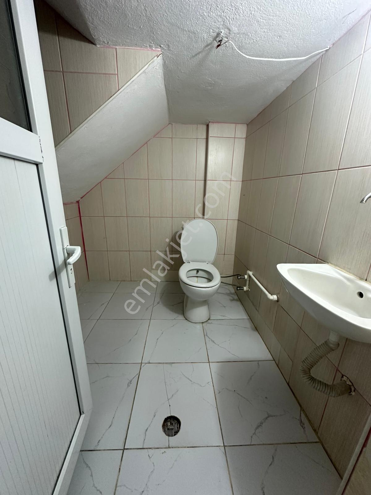 Yunus Emre Mahallesinde Giriş Katı 2+1 Kiralık Daire - Görsel 14