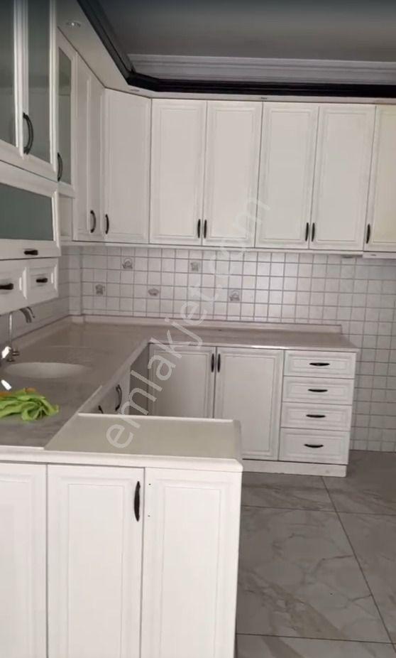 Cevizliderenin Merkezinde Fıesat 4+1 Daire
