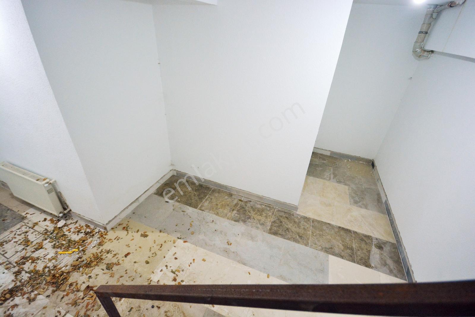 Hikmetyar Cad. De Ön Kullanım Hakkı Olacak Kiralık Dükkan - Görsel 5