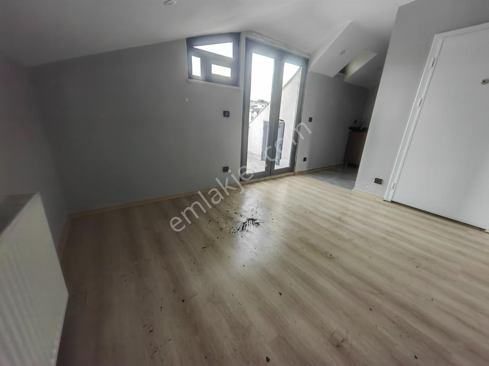 Mimarsinan Mah. De Cad Üzeri 4+1 Çift Banyolu Kiralık Çatı Duble - Görsel 15