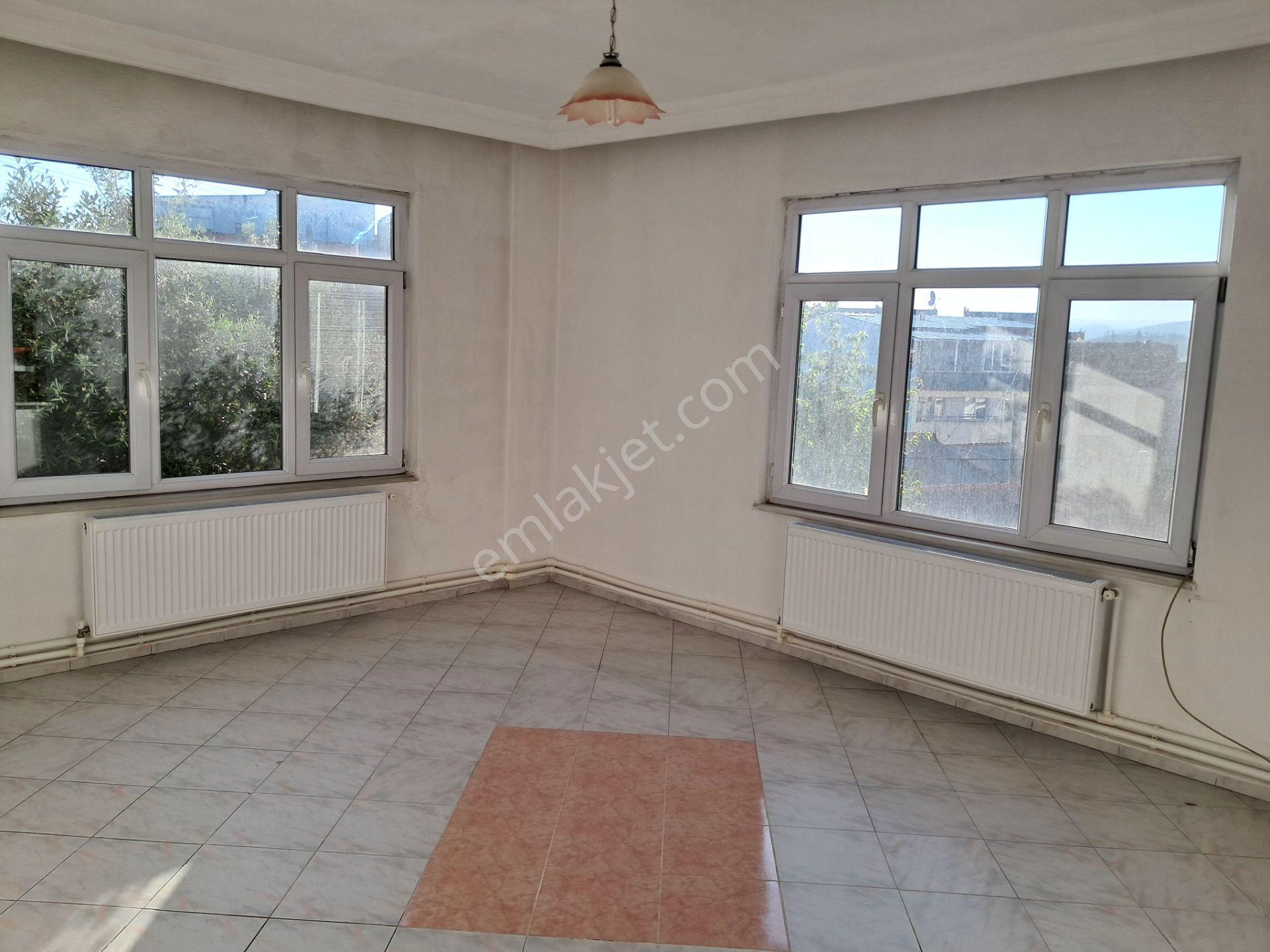 Cumhuriyet Mahallesi'nde 2+1 Ferah, Aileye Kiralık