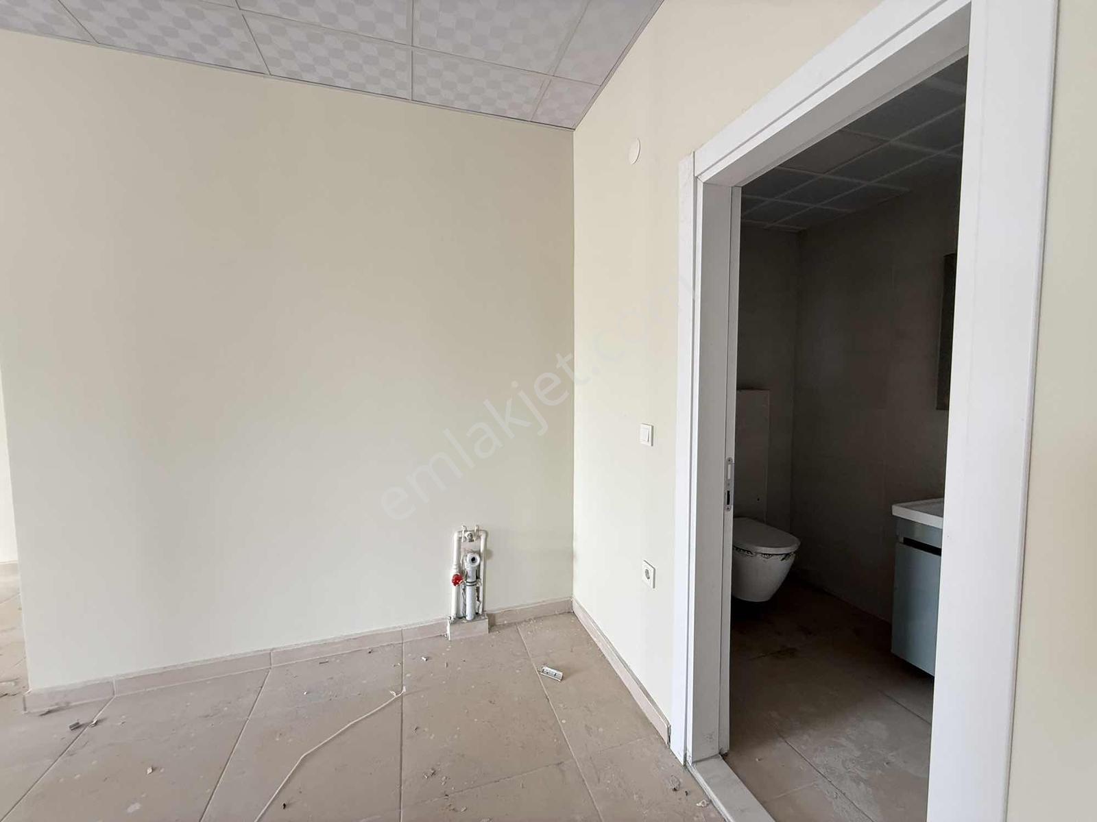 Seyrekte 325 M², Çift Cepheli Geniş Kiralık Dükkan! - Görsel 15
