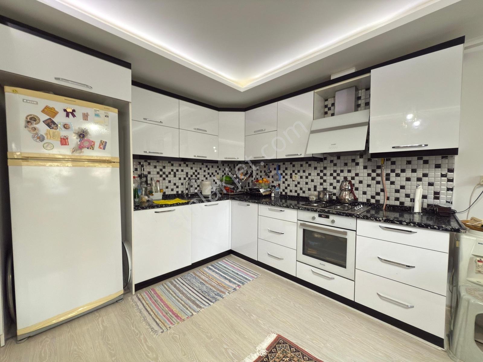 Turgutlu Yeni Mh. Asansörlü Otoparklı 3+1 Satılık Daire
