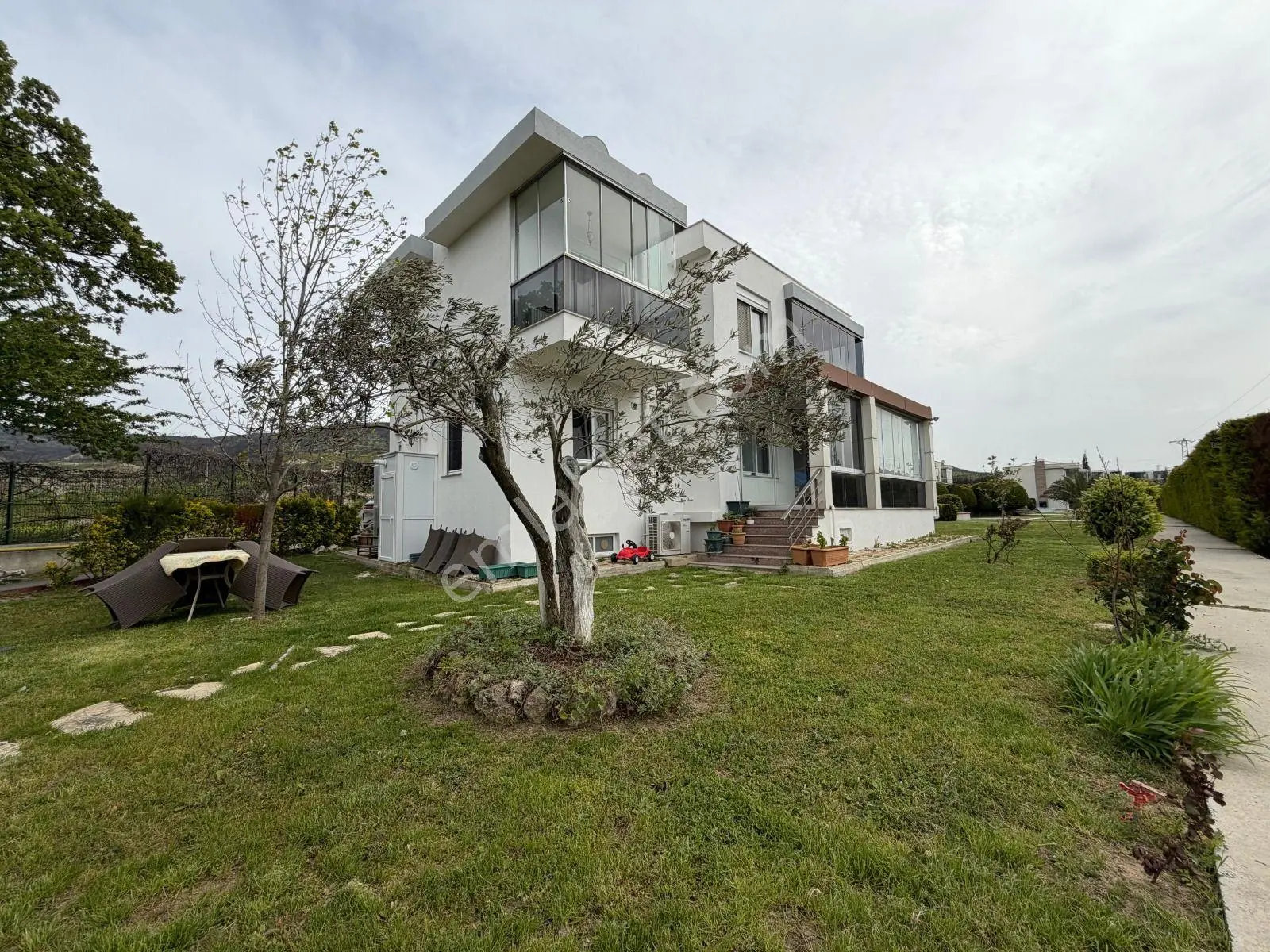 Güzelyalıda Eşyalı Deniz Manzaralı Müstakil Villa - Görsel 10