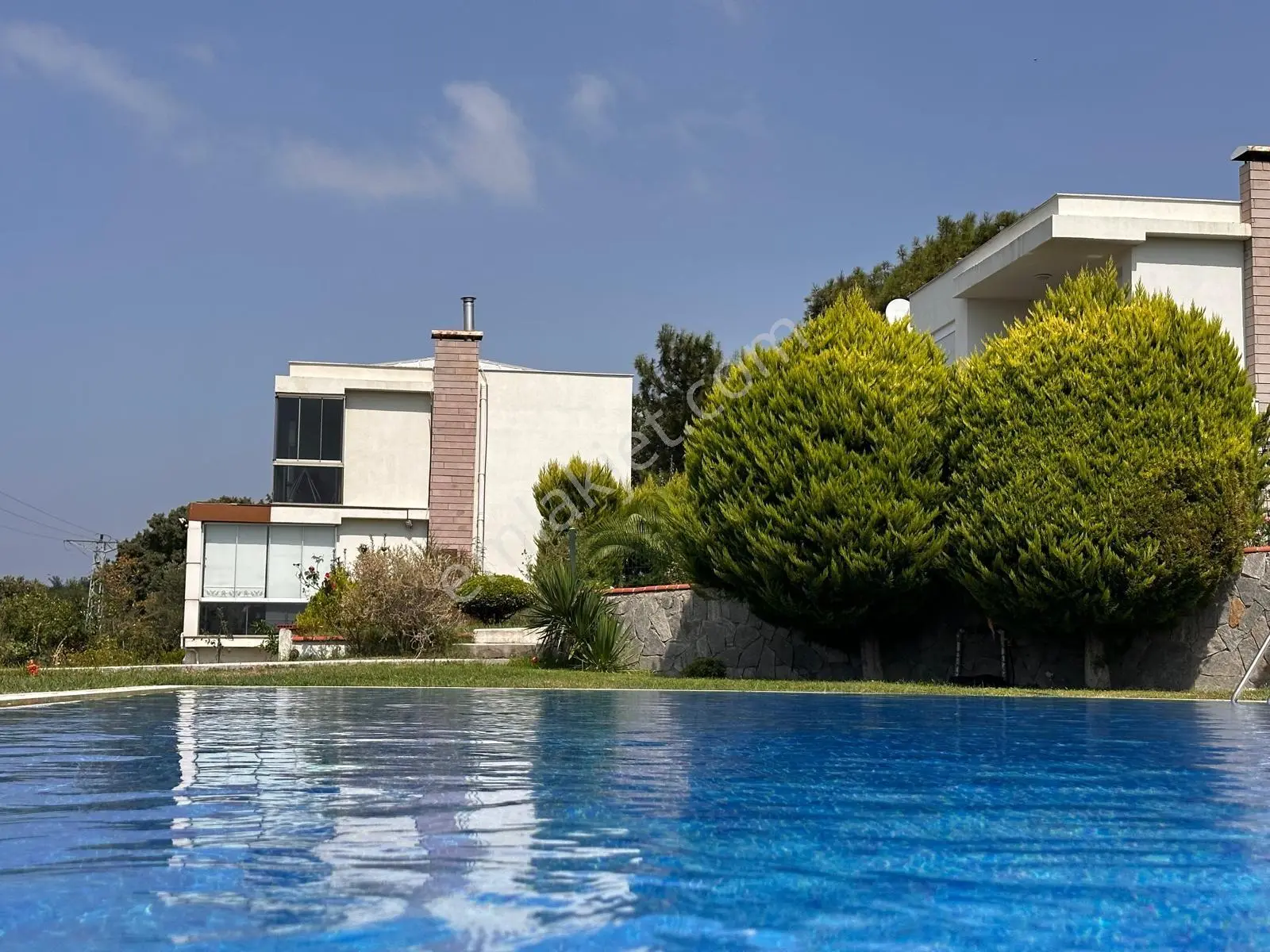 Güzelyalıda Eşyalı Deniz Manzaralı Müstakil Villa