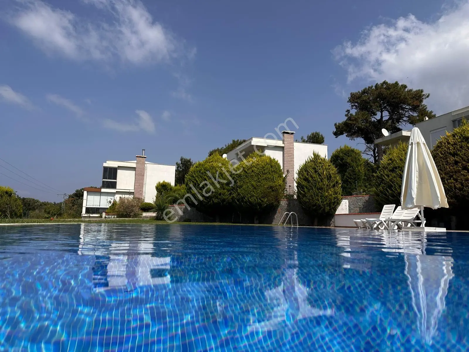 Güzelyalıda Eşyalı Deniz Manzaralı Müstakil Villa - Görsel 2