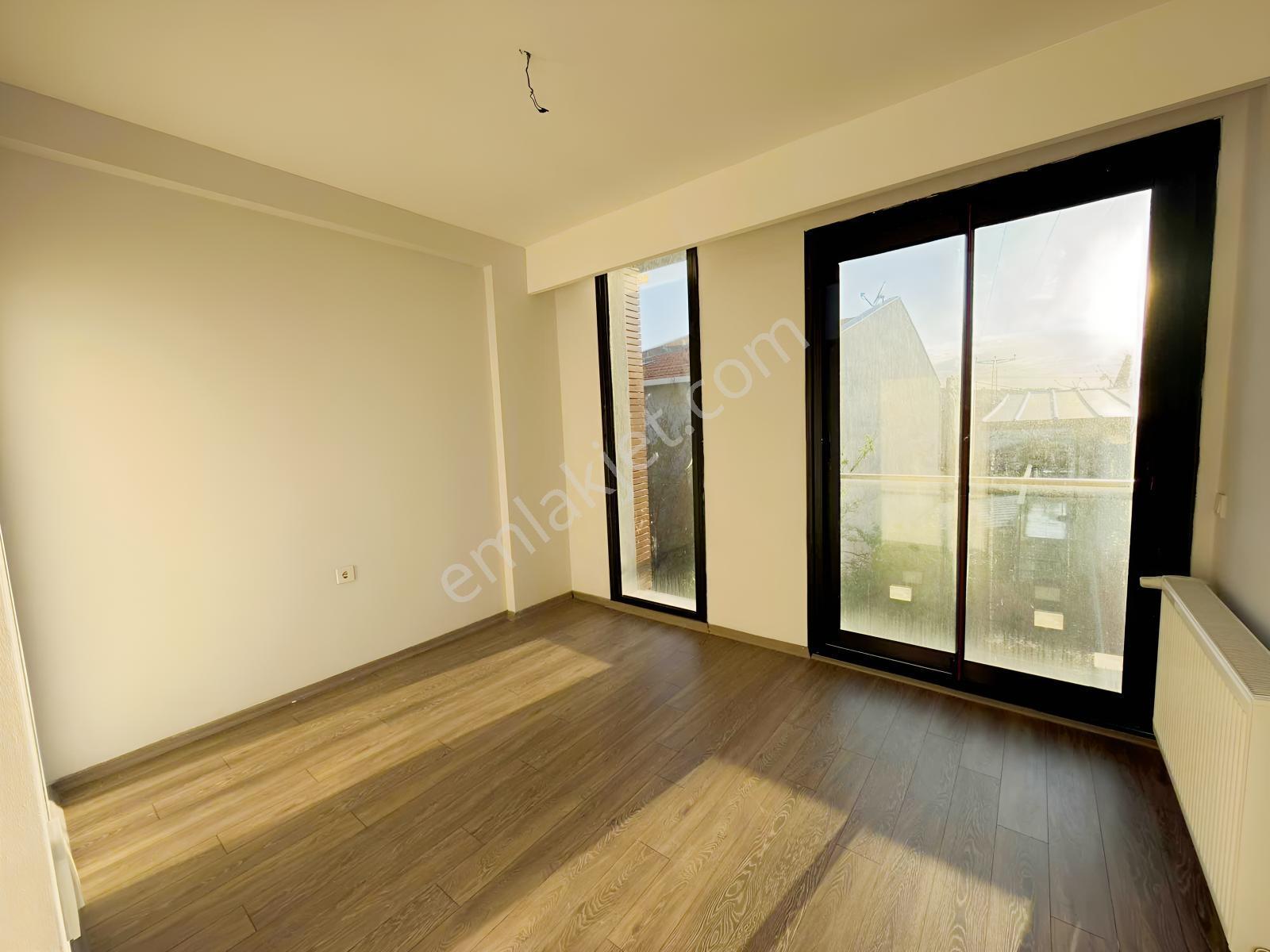 Urla Çamlıçayda 4+1 Kiralık Tripleks Villa - Görsel 21