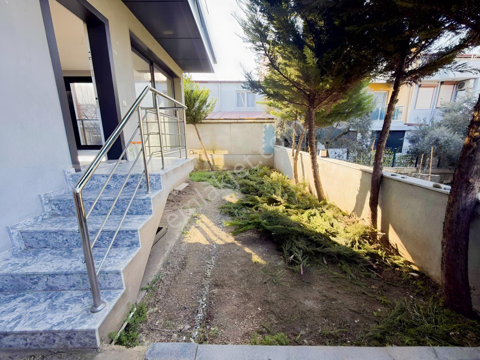 Urla Çamlıçayda 4+1 Kiralık Tripleks Villa - Görsel 30