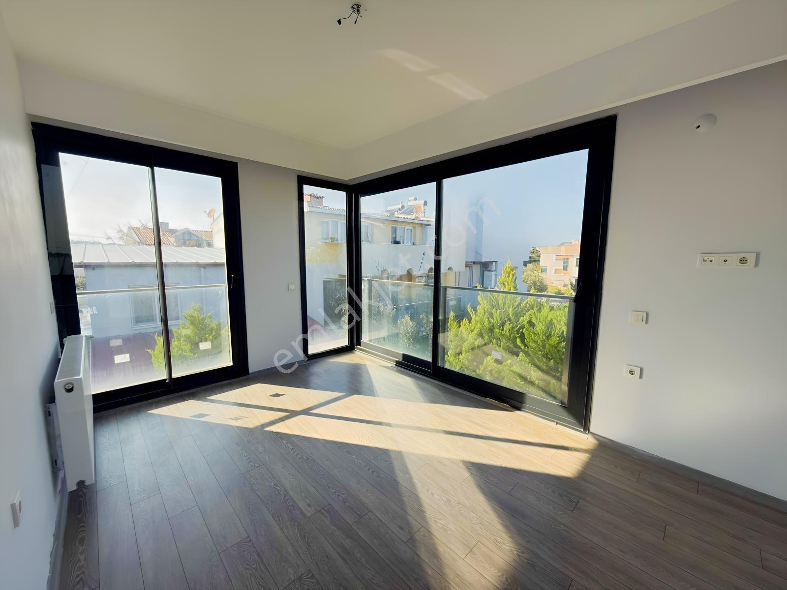 Urla Çamlıçayda 4+1 Kiralık Tripleks Villa - Görsel 6