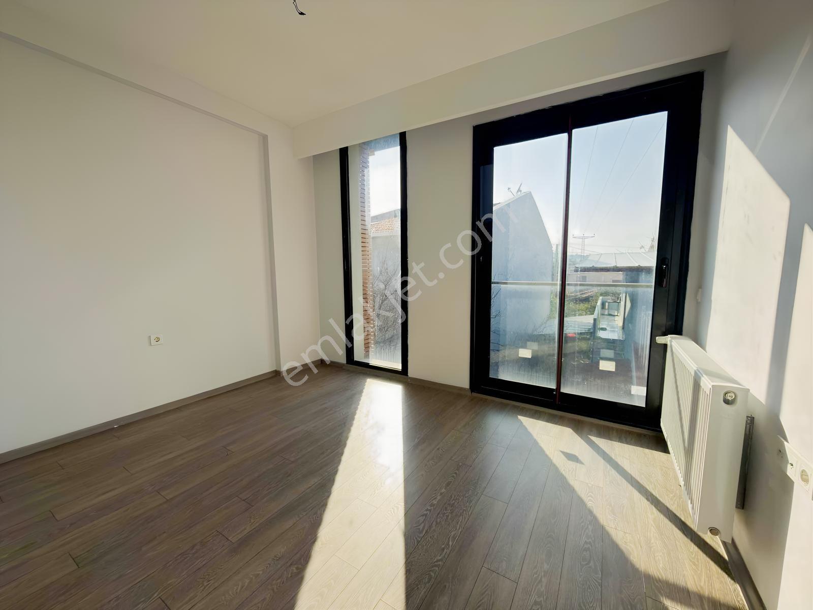 Urla Çamlıçayda 4+1 Kiralık Tripleks Villa - Görsel 22