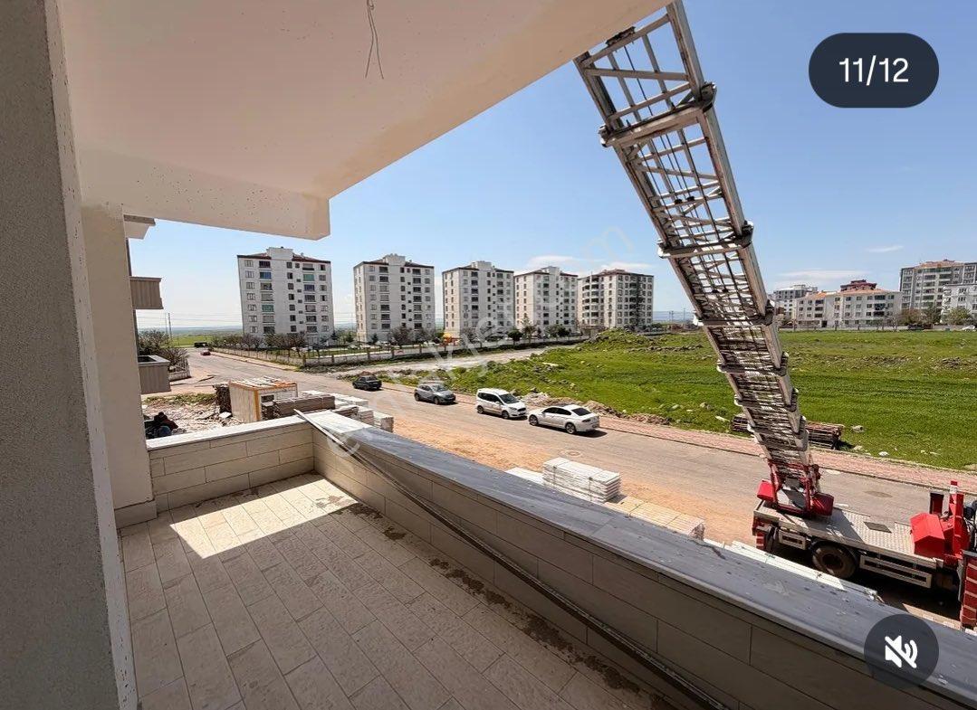 Bağcılar Bölgesi Gökkuşağı Vilaları Arkasında - Görsel 4