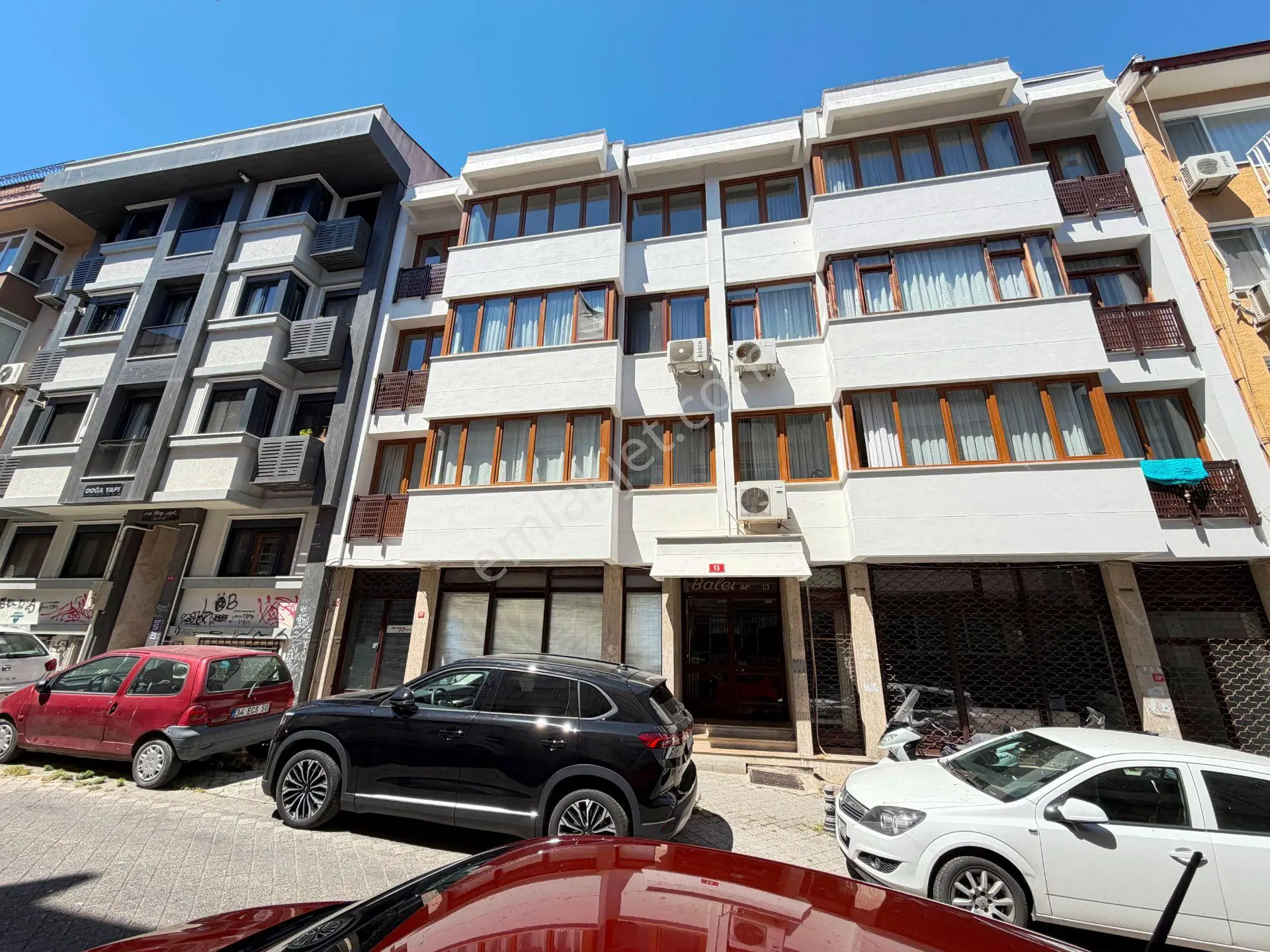 Bahariye Cad.paralel 4.kat İskanlı Balkonlu Boş 120m2 Satılık 3+1