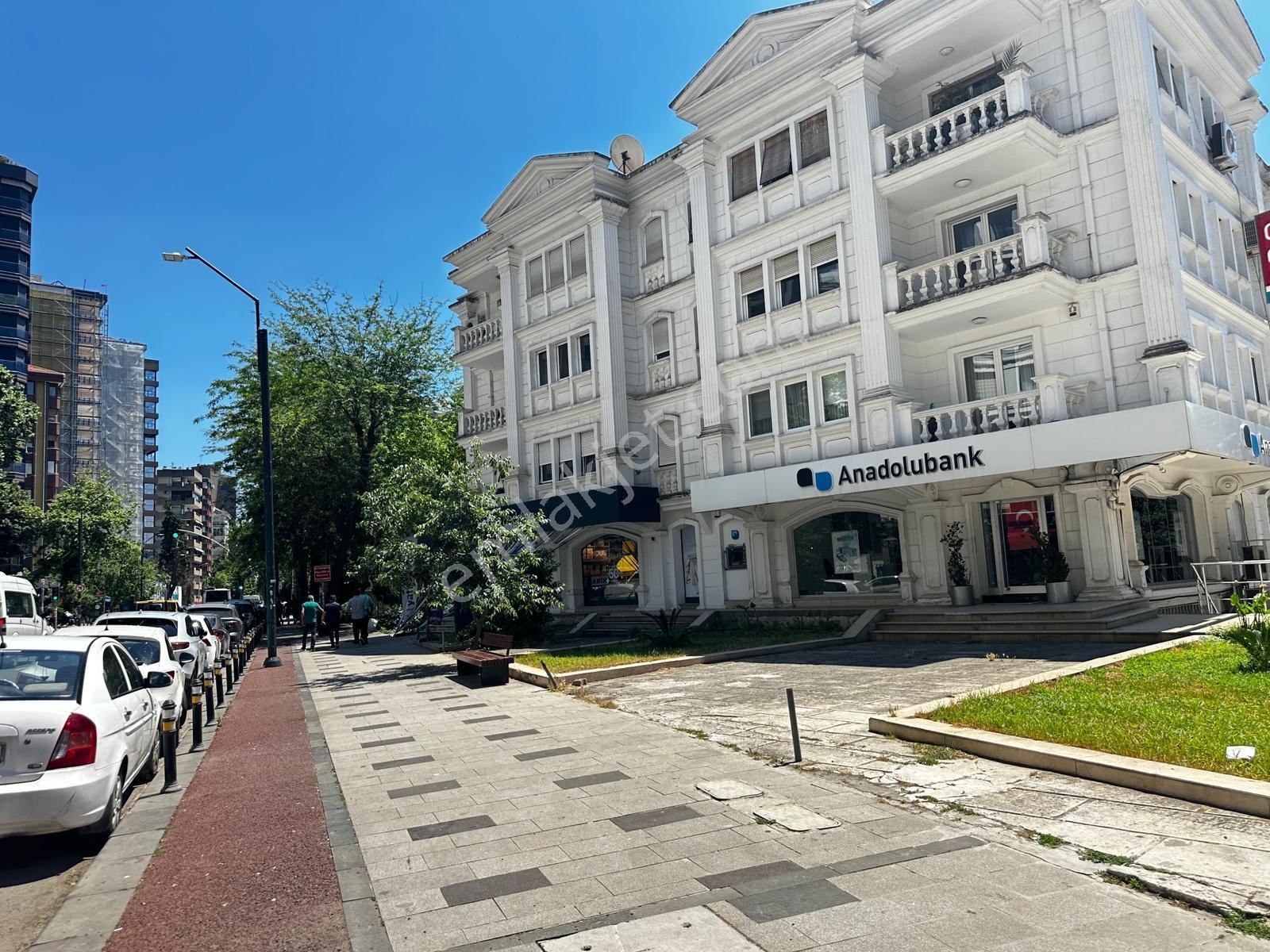 Op.dr.cemil Topuzlu'da Büyük Kulüp'e 50m Mesafede Satılık Dükkan - Görsel 8
