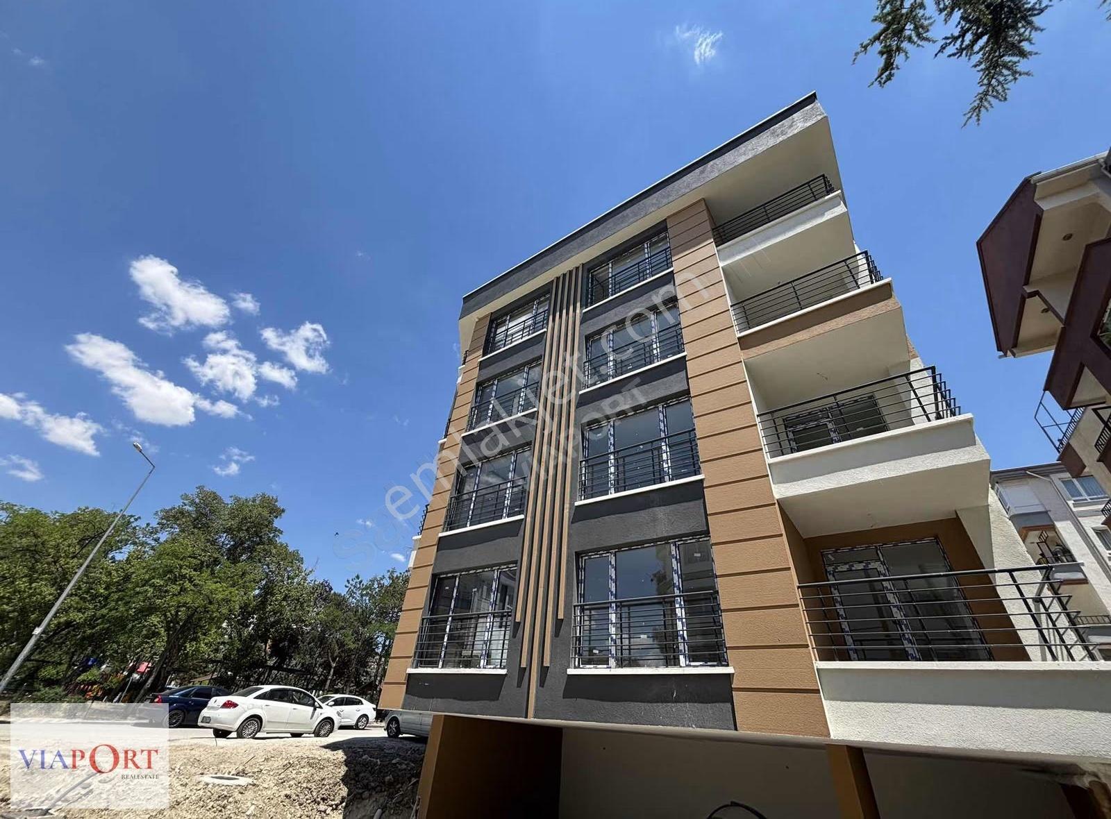 Etimesgut Süvari'de Kapalı Otoparklı 2+1 Asansörlü Park Cepheli - Görsel 4