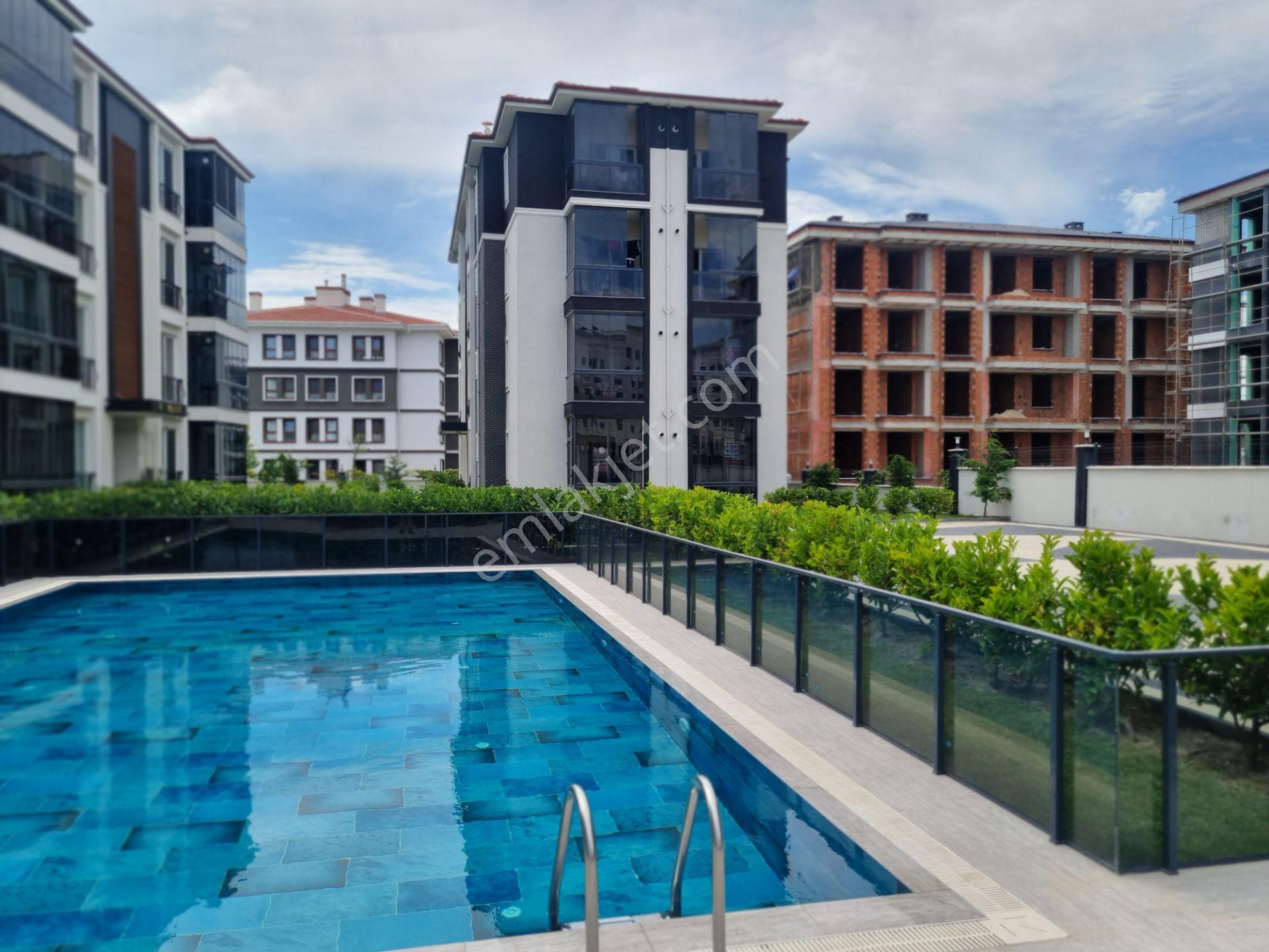 Çorlu Zafer Mahaallesi'nde | Everest Life 1 Sitesinde Kiralık Sıfır 1+1 Bahçe Katı Daire - Görsel 2