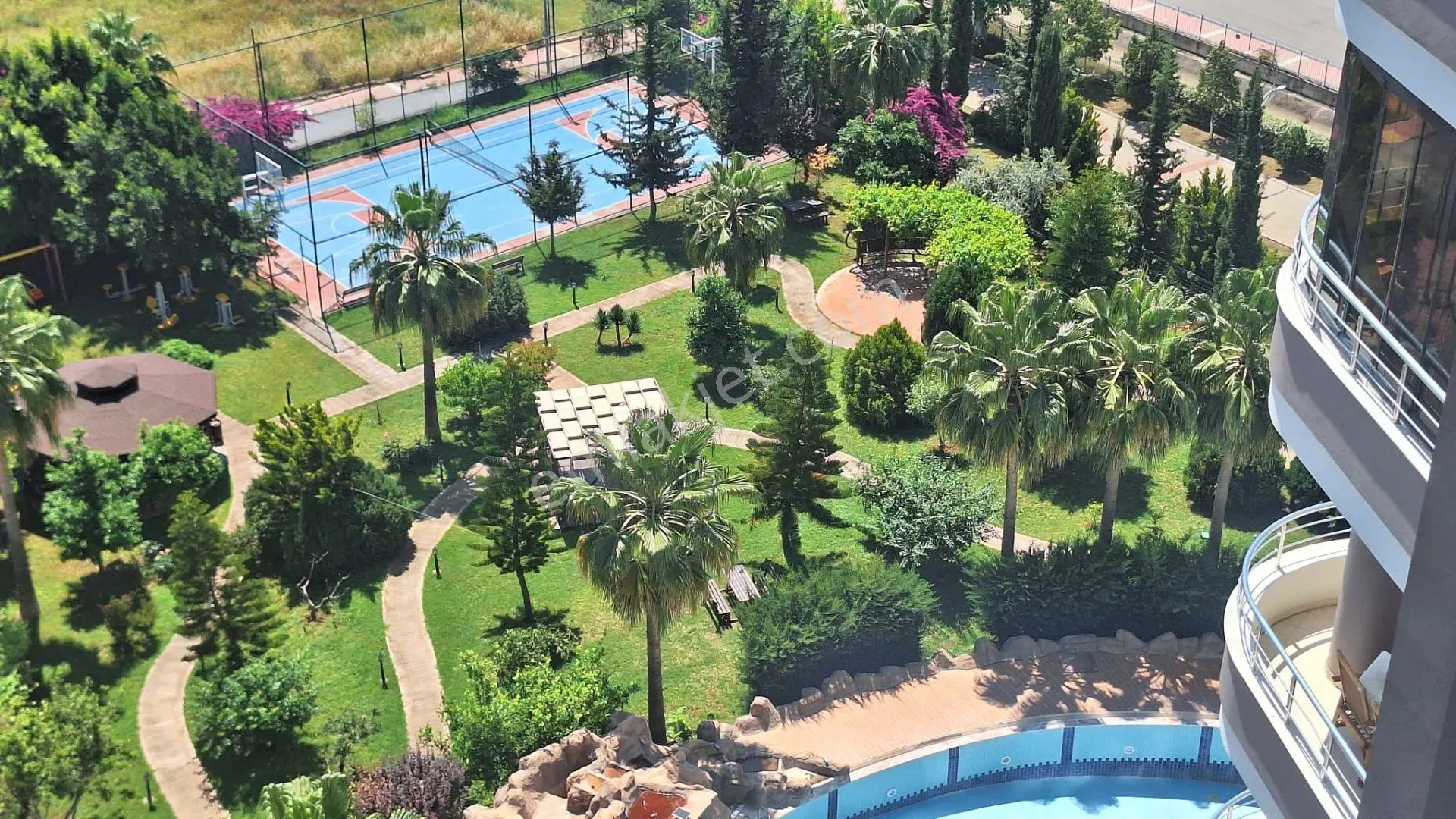 Ellamira'dan Fuat Morel'de Site İçerisinde Havuzlu, 2+1, Full Eşyalı / Eşyasız Satılık Daire