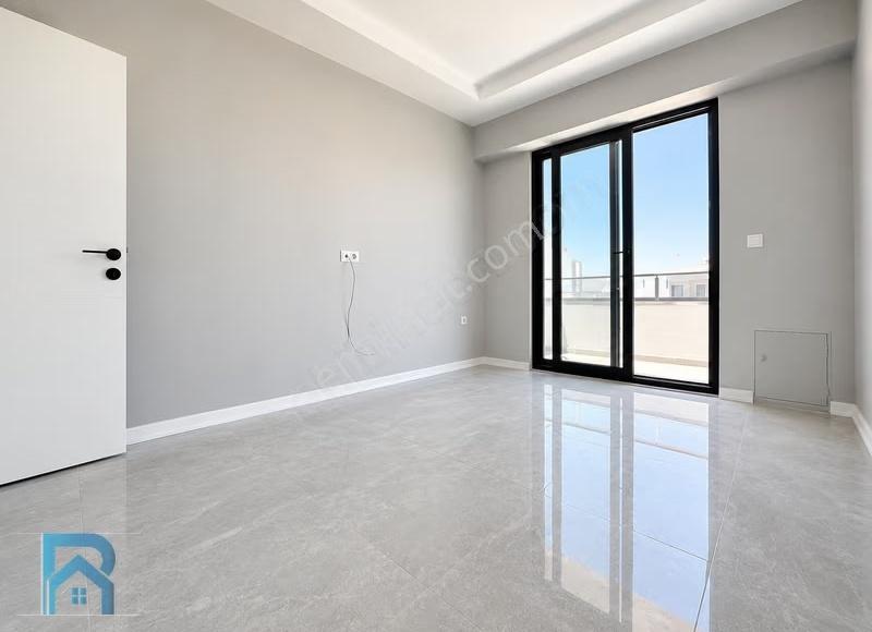 Havuzlu Ve Müstakil Bahçeli Sıfır Yerden Isıtma Teraslı Villa - Görsel 9