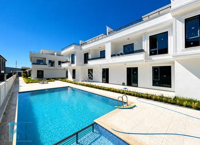 Havuzlu Ve Müstakil Bahçeli Sıfır Yerden Isıtma Teraslı Villa - Görsel 13