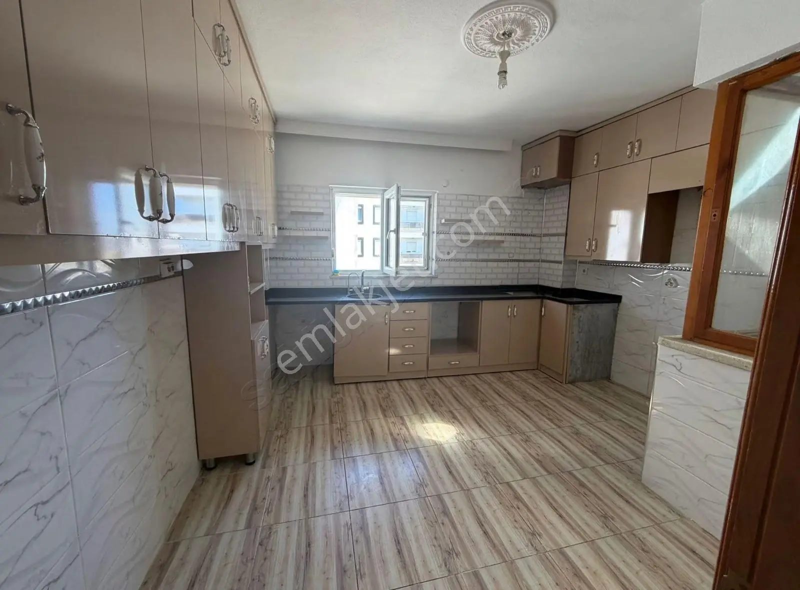 Manavgat Aşağıpazarcı Mahallesinde Satılık Daire 3+1 Daire - Görsel 2