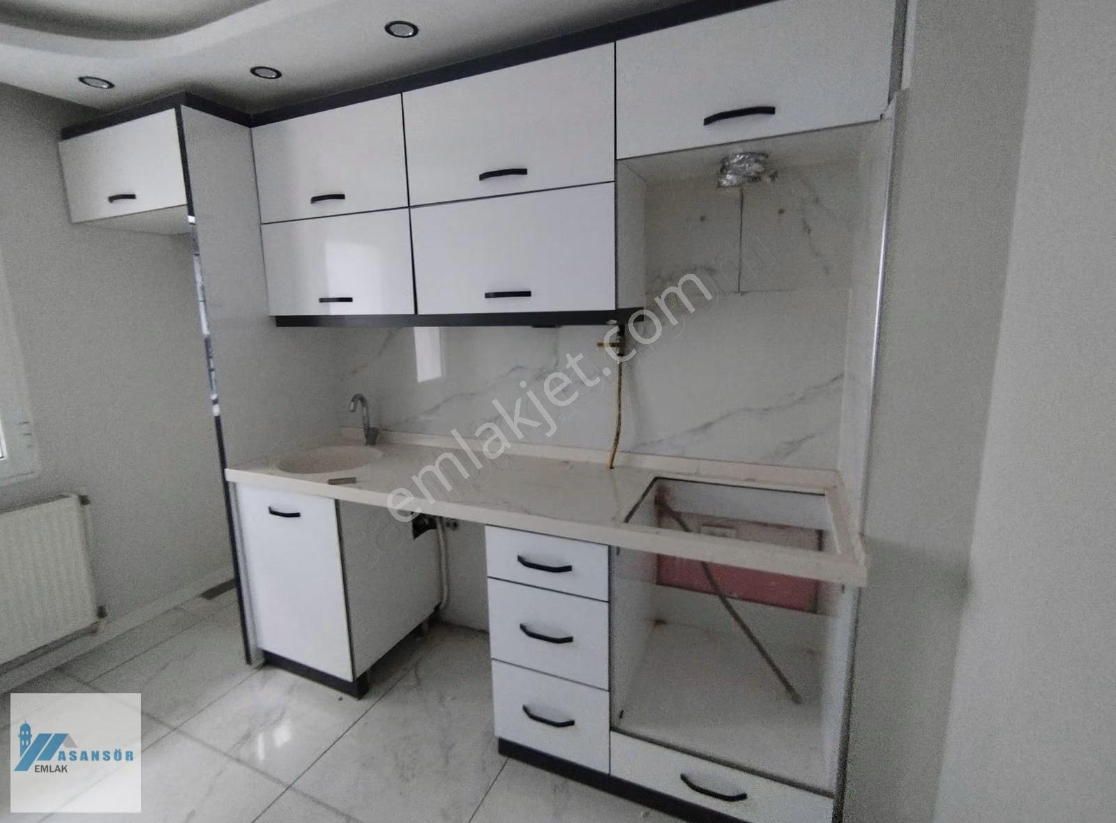 Asansör Emlak'tan Satılık Ara Kat Kupon İçi Full Yapılı Daire!