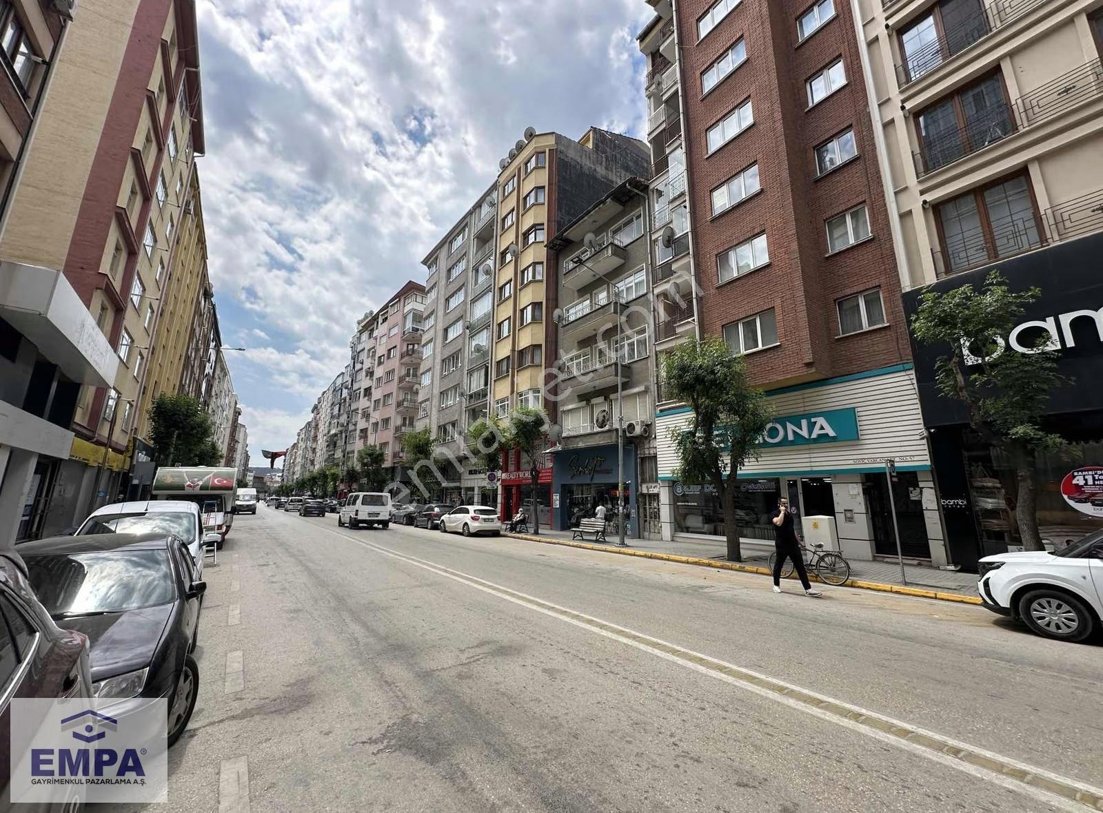 Empa'dan Cumhuriye Sakarya Cad Üzeri 3+1 135m² Bakımlı Kiralık - Görsel 16