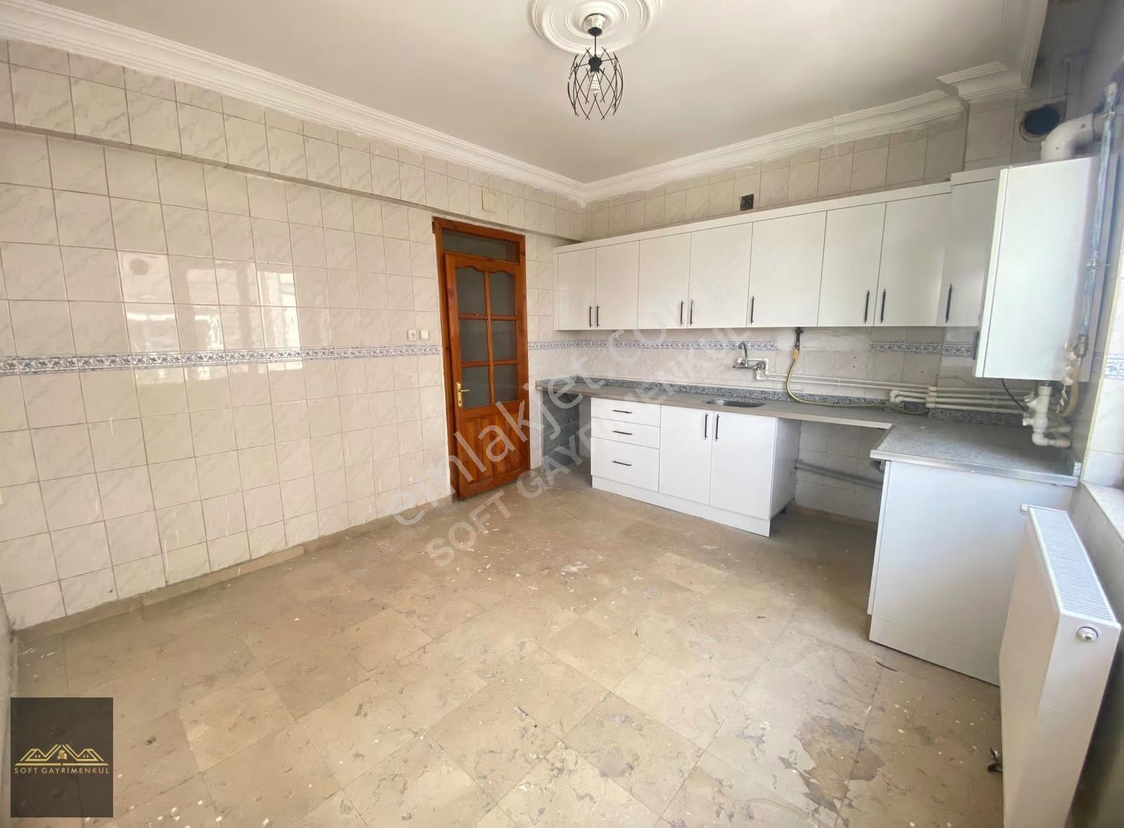 Gazikentte Arakat Çift Balkon Geniş Oturum Kiralık 3+1 Daire