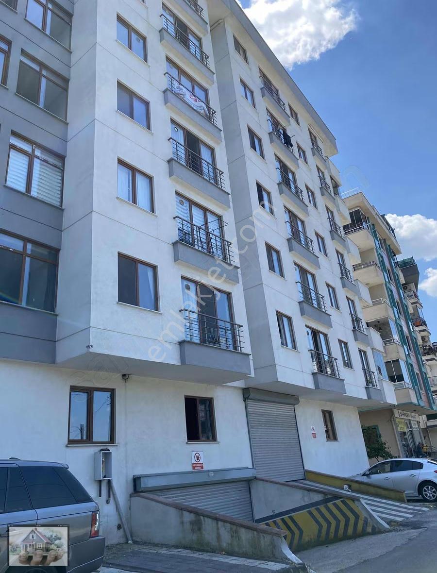 Maltepe Girne Mahallesinde Yönetmelige Göre Yapılmıs 2+1