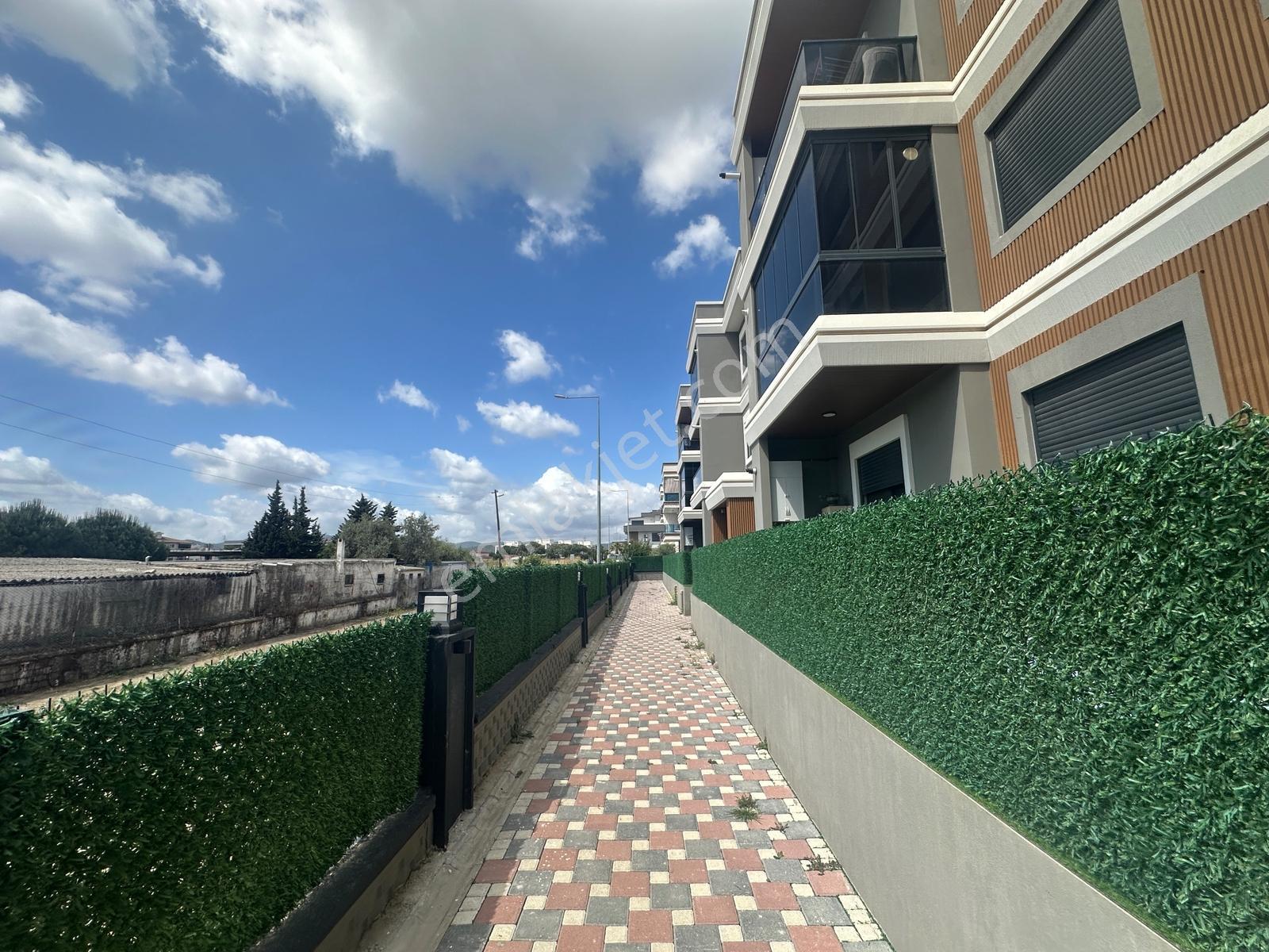 Menderes Cüneytbey Havuzlu Site İçerisinde Eşyalı Satılık Daire - Görsel 10