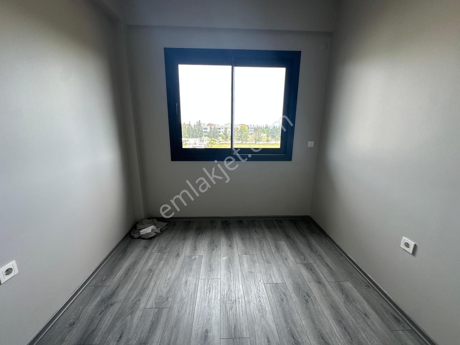 Menderes Cüneytbey Havuzlu Site İçerisinde Eşyalı Satılık Daire - Görsel 8