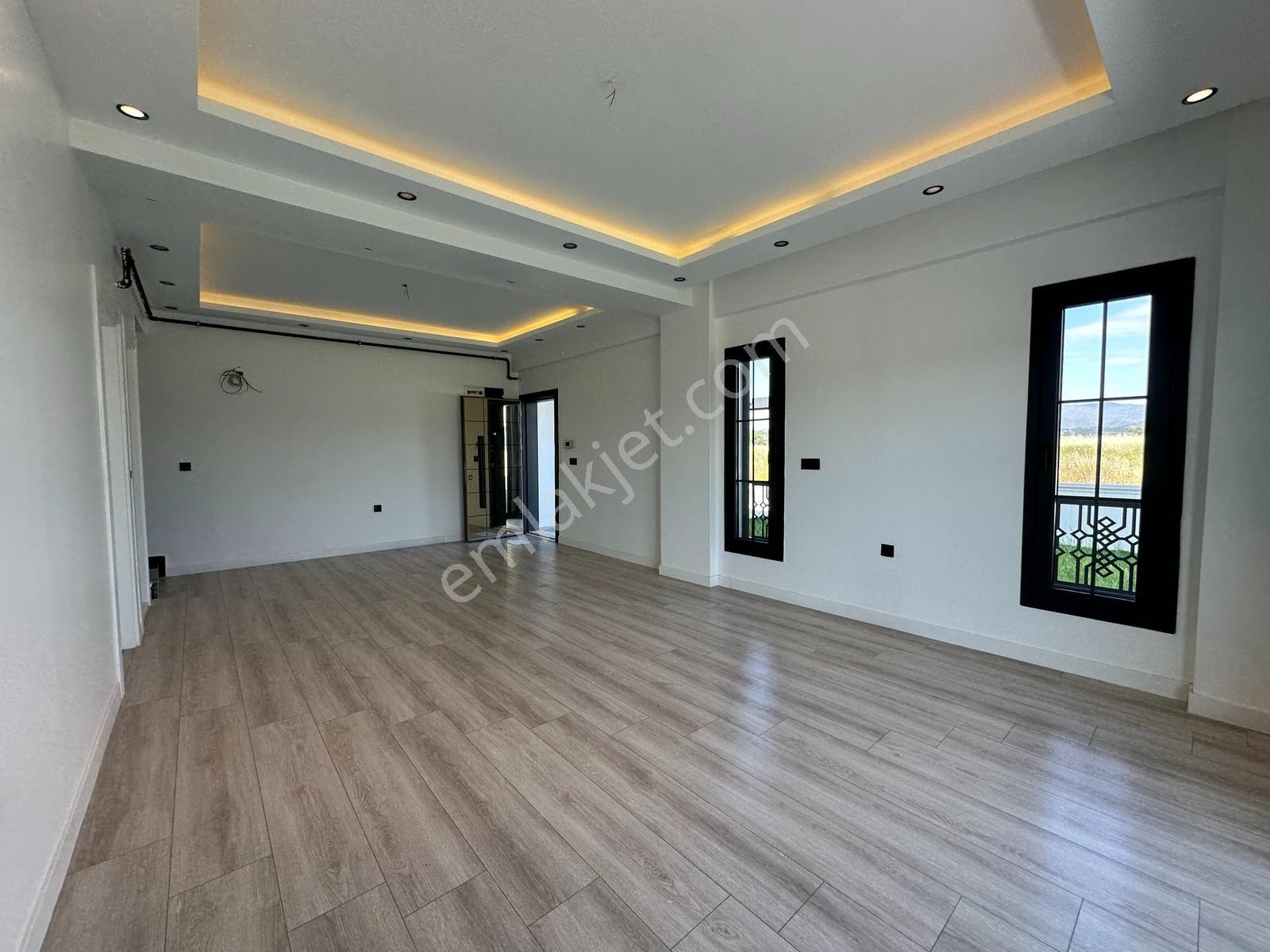 Menderes Barbaros Mahallesinde Satılık Müstakil Bahçeli Villa - Görsel 23