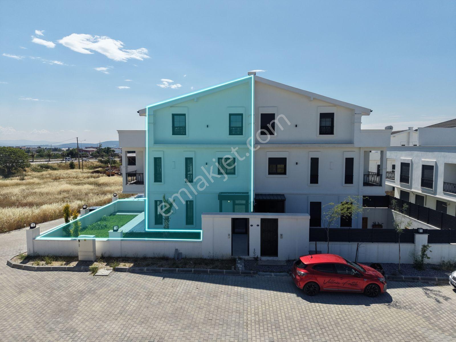 Menderes Barbaros Mahallesinde Satılık Müstakil Bahçeli Villa - Görsel 4