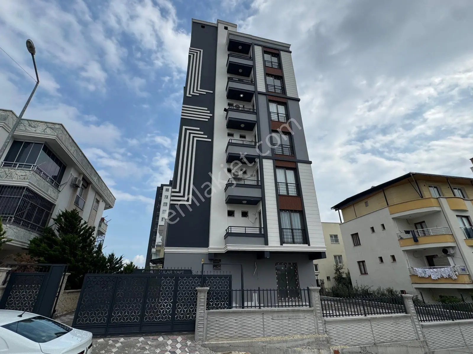 İlke'den Yalınayak'ta Merkezi Konum Geniş Oturum Lüx 2+1 Daire..