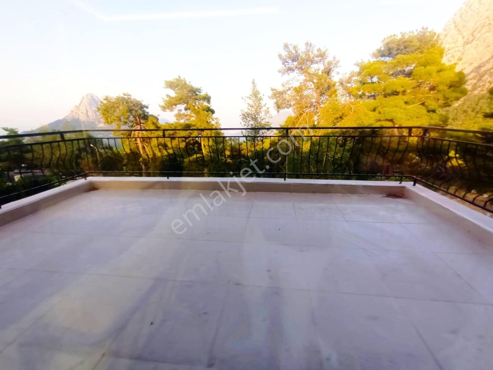 Konyaaltı Manzarası İle Kiralık Havuzlu Otoparkli Villa 5+1 - Görsel 31