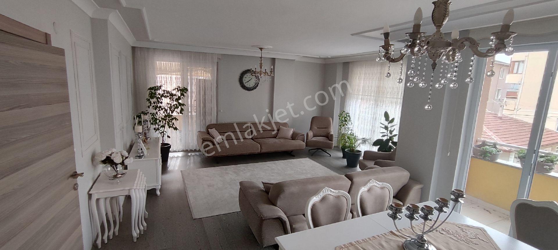 Derince Çınarlı'da Oldukça Kullanışlı Satılık 4+1 Daire