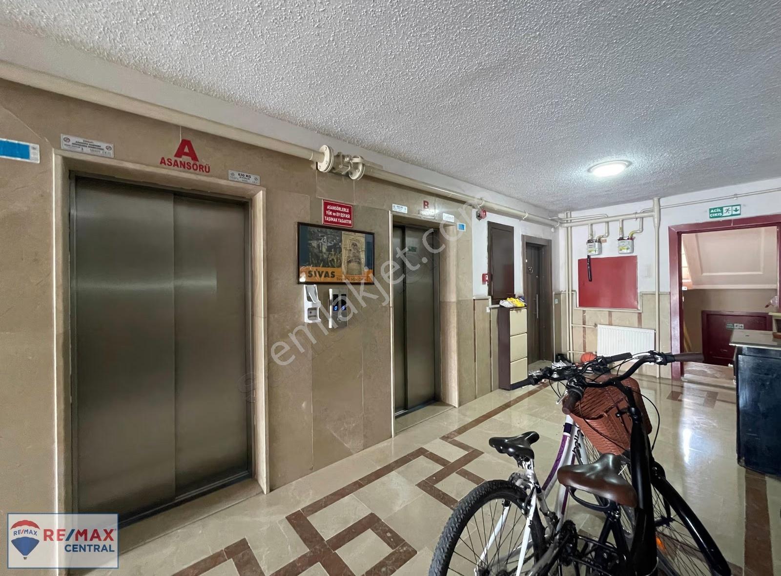 Re/max Central'dan Üniversite Toki'de Arakat Kiralık 3+1 Daire - Görsel 6